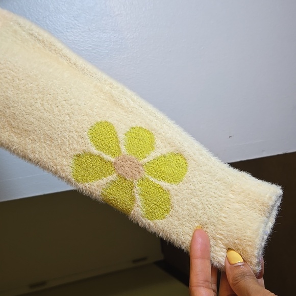 Lush Cropped Viscose Fuzzy Button Front Colorful Daisy Cardigan NWOT - Picture 6 of 11